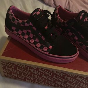 Pink and black vans 💕